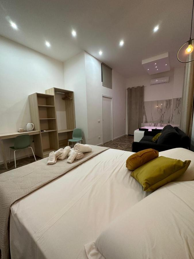 San Ferdinando Suite Room Napoli Bagian luar foto