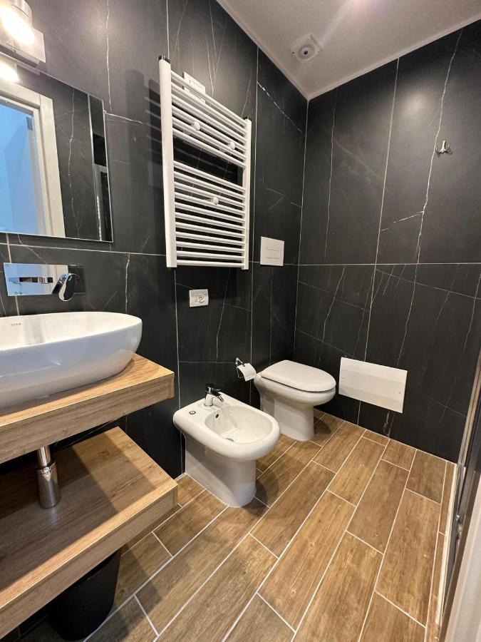 San Ferdinando Suite Room Napoli Bagian luar foto