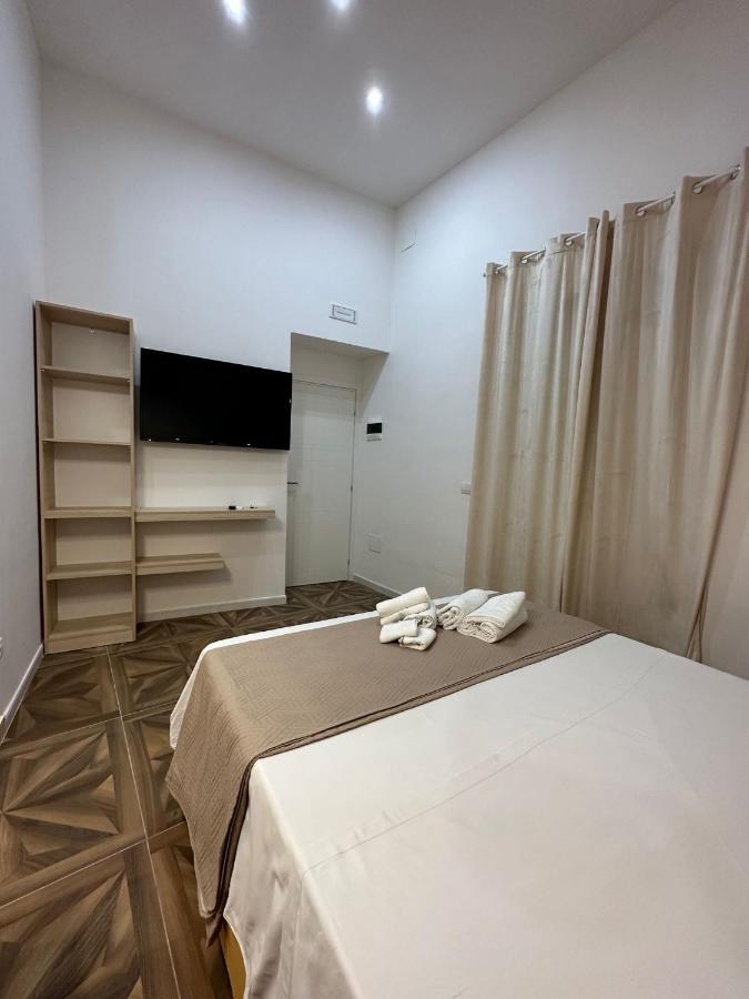 San Ferdinando Suite Room Napoli Bagian luar foto