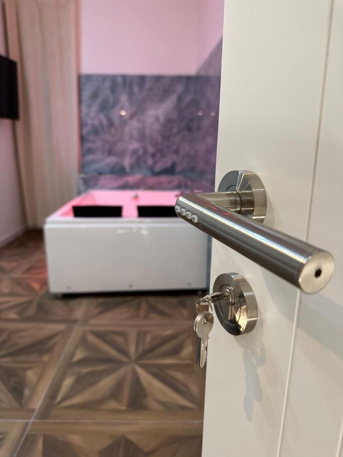 San Ferdinando Suite Room Napoli Bagian luar foto