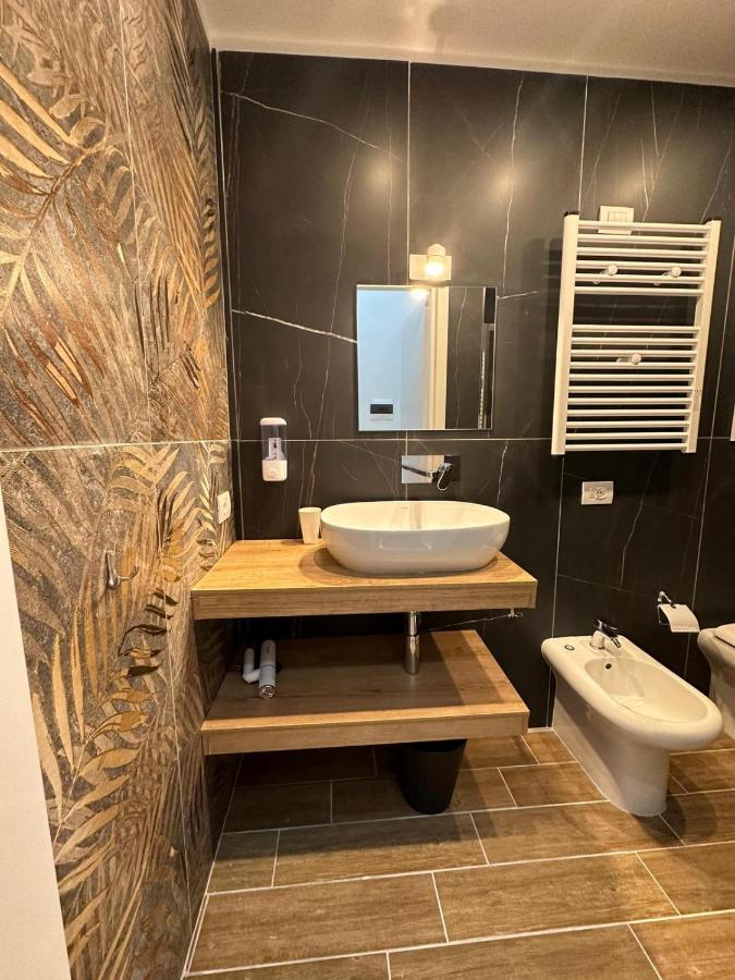 San Ferdinando Suite Room Napoli Bagian luar foto